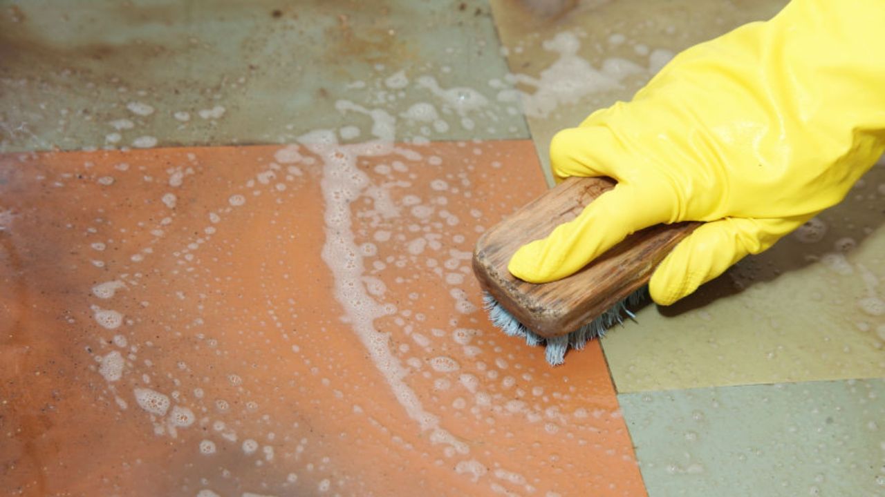 When it comes to cleaning the house, first of all it seems to be a big challenge to clean the stains on the floor and wall tiles of the bathroom, kitchen and other rooms of the house.  Especially when the tiles have been stained from cooking or the floor beneath them from gas bottles, sofas, or fridges, here are some easy ways to clean them with less effort and make the tiles shine again.