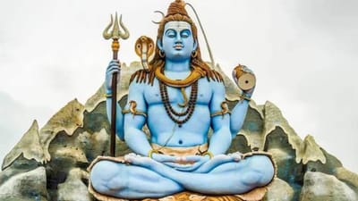 ભગવાન શિવને અનેક નામોથી ઓળખવામાં આવે છે. શિવજીની પૂજા મુખ્યત્વે લિંગ સ્વરૂપમાં કરવામાં આવે છે. ભગવાન શંકરને દુઃખોના સર્જનહાર અને દૂર કરનાર માનવામાં આવે છે. ભગવાન શિવ સૃષ્ટિને સંચાલકની સાથે વિનાશનું રૂપ પણ ધારણ કરે છે. હવે શિવરાત્રી આવી રહી છે ત્યારે ભક્તો ભોળાનાથની ભક્તિભાવથી પૂજા કરતા હોય છે. 