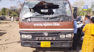 Ahmedabad Video : લારી ધારકોએ AMCના અધિકારી પર હુમલો કર્યોનો આરોપ, વાહનમાં તોડફોડ કરનારની અટકાયત