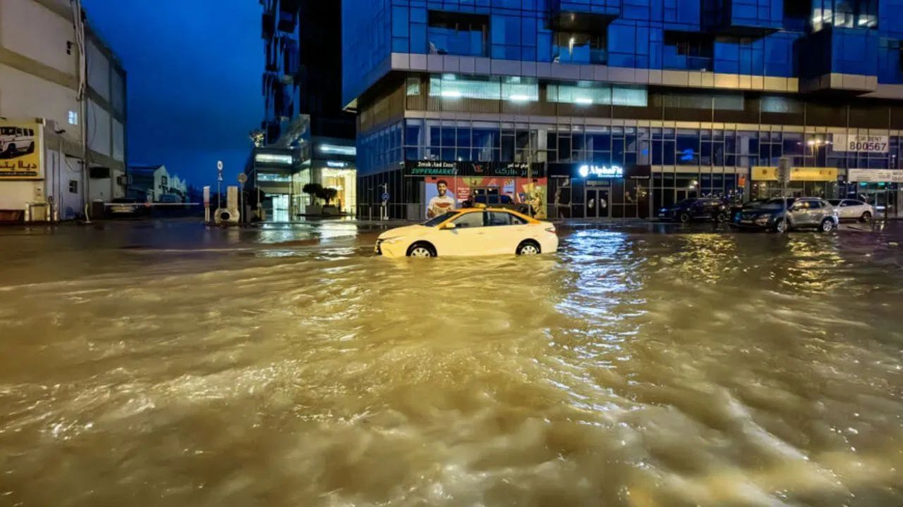 દુબઈમાં રેકોર્ડ બ્રેક વરસાદ કેમ પડ્યો ? વૈજ્ઞાનિકોએ જણાવ્યુ વરસાદનું કારણ