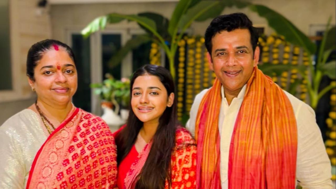 Ravi Kishan family (12)