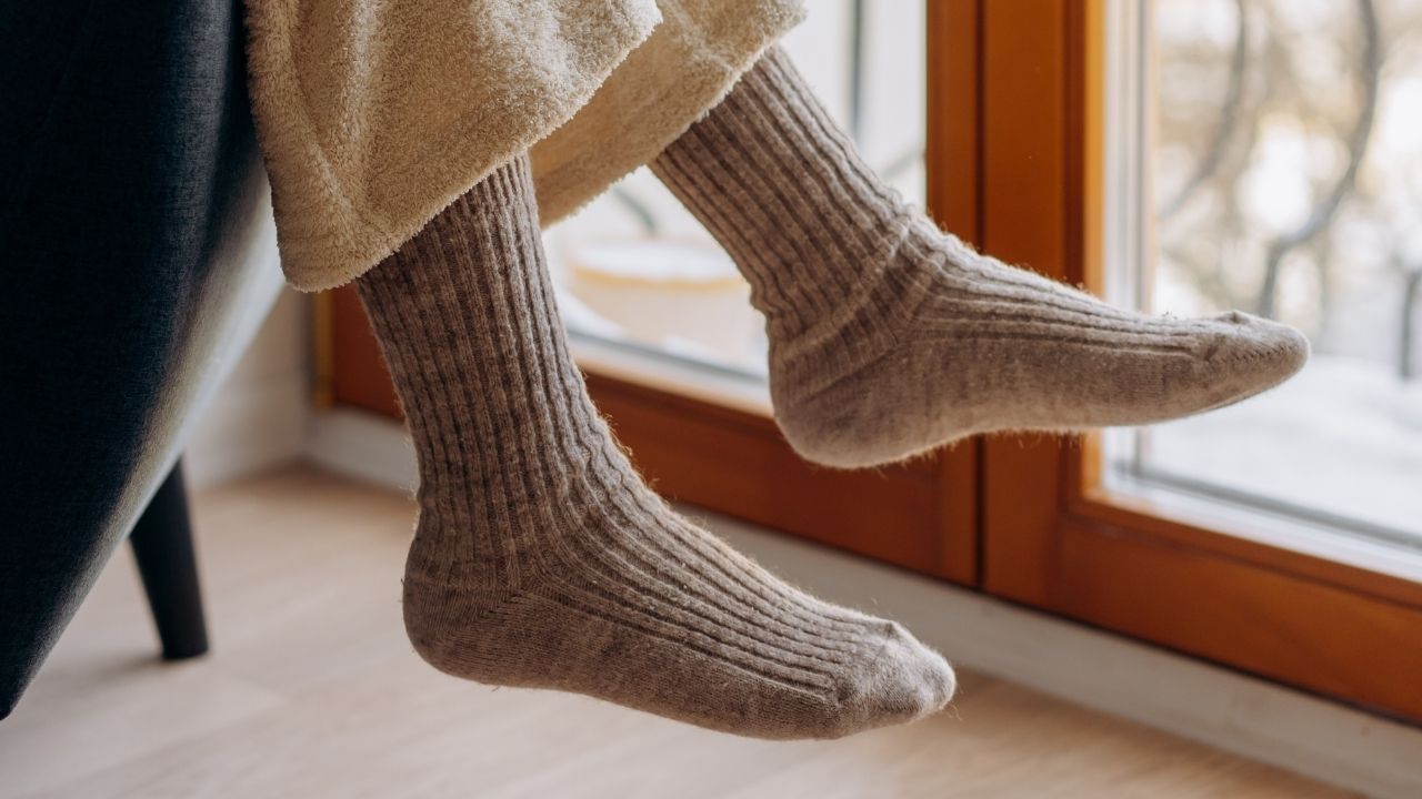 Summer health wearing socks long time harmful side effects in gujarati (6)