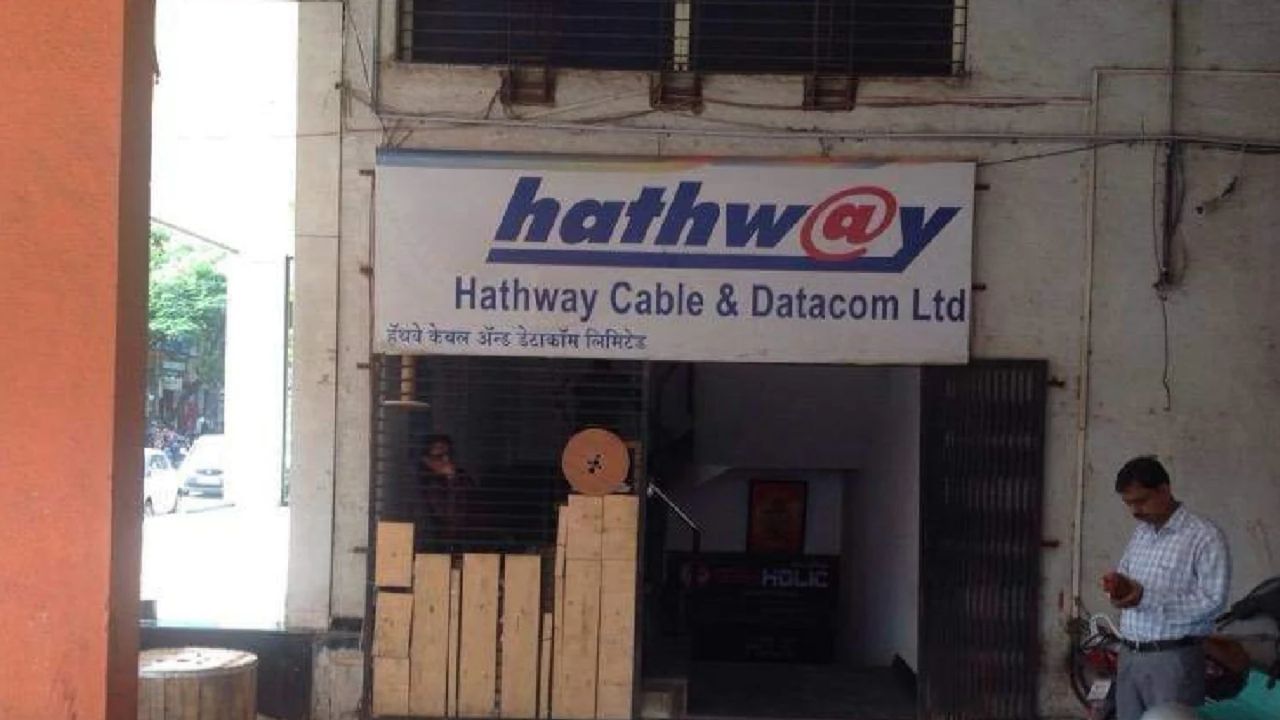 Hathway Cable and Datacom Limited:હેથવે કેબલ એન્ડ ડેટાકોમ લિમિટેડ, અગાઉ BITV કેબલ નેટવર્ક્સ, મુંબઈ સ્થિત ભારતીય કેબલ ટેલિવિઝન અને બ્રોડબેન્ડ સેવા પ્રદાતા છે.ભારતમાં CATV નેટવર્કનો ઉપયોગ કરીને ઇન્ટરનેટ પ્રદાન કરનાર તે પ્રથમ કંપની હતી અને 2006માં ડિજિટલ પ્લેટફોર્મ શરૂ કરનાર પ્રથમ કેબલ ઓપરેટર હતી.