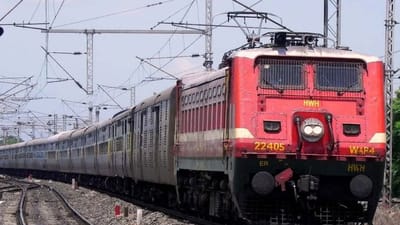 અમદાવાદથી નાગપુર જવા માટે ટ્રેન નંબર- 22138 અઠવાડિયામાં 3 વાર સોમવાર, ગુરુવાર અને રવિવારે ચાલે છે. 
