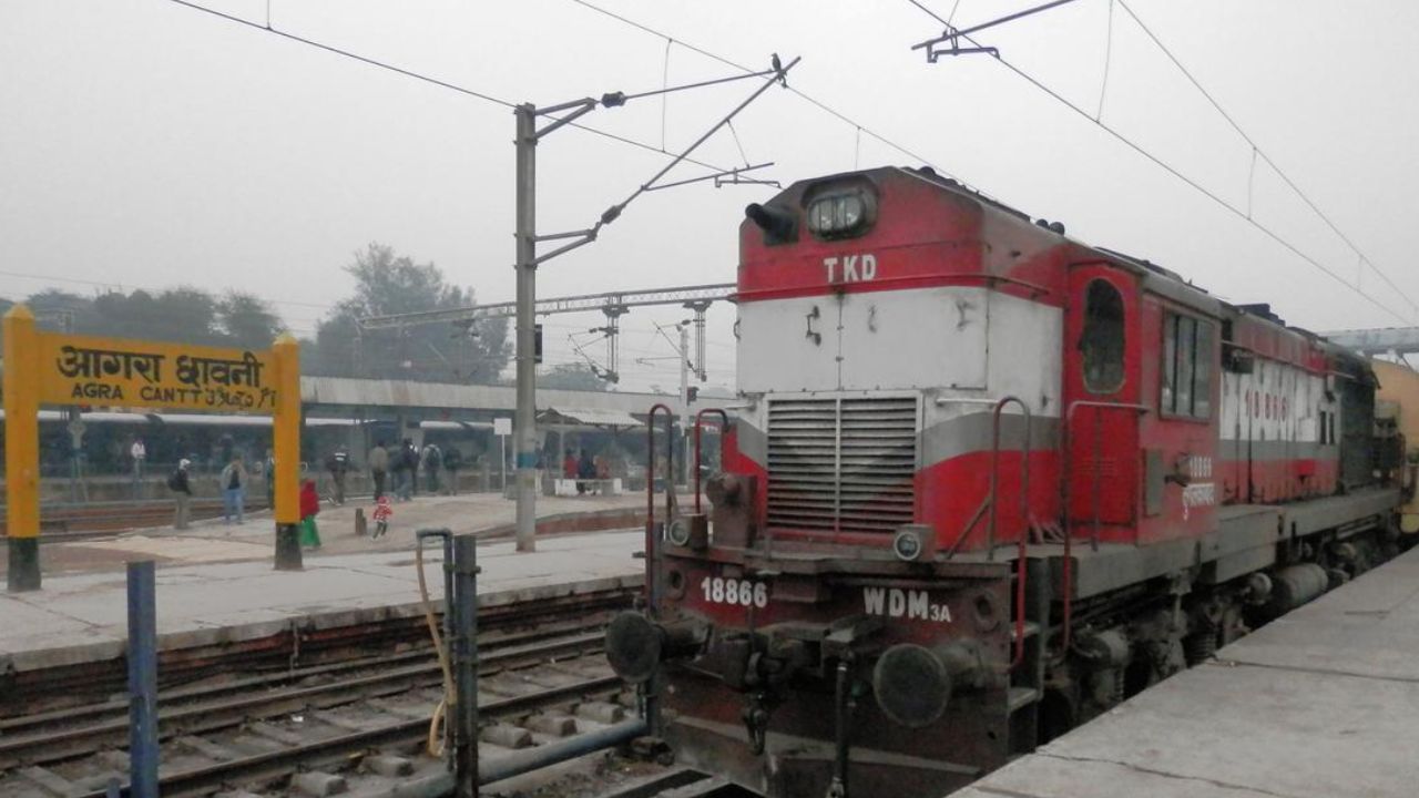 irctc booking ahmedabad to agra train