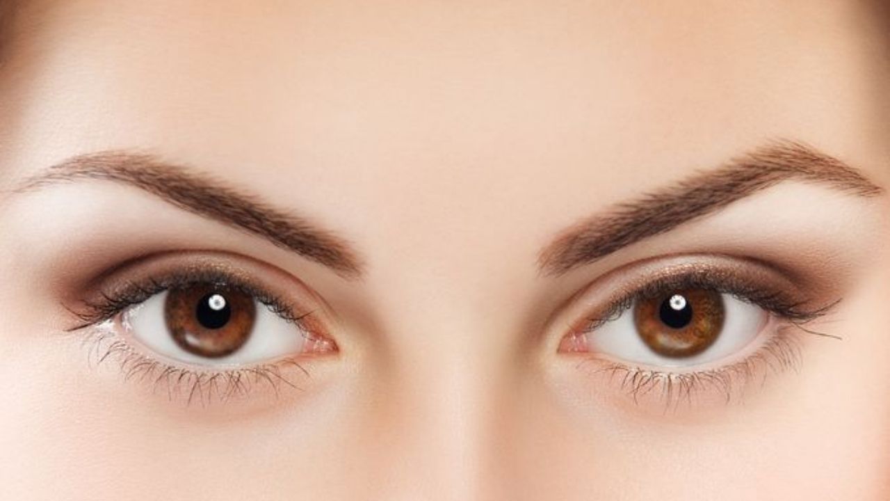 આંખો માટે ફાયદાકારક- શેતૂરનું સેવન આંખો માટે પણ ખૂબ જ ફાયદાકારક માનવામાં આવે છે, તેને ખાવાથી આંખોની રોશની વધે છે અને આંખોને નુકસાનથી બચાવવામાં પણ મદદ મળે છે.
