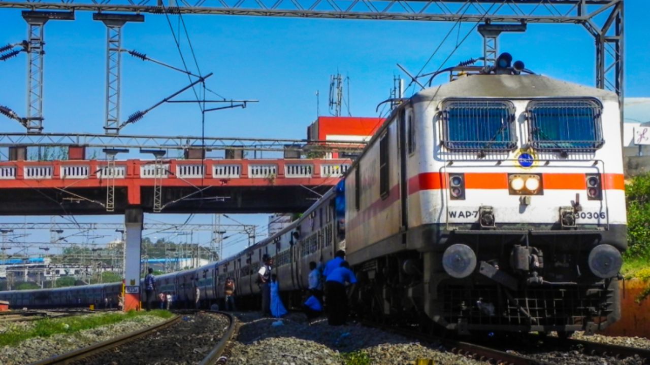 prerna express ahmedabad to nagpur