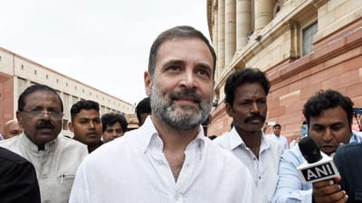 લોકસભા ચૂંટણી 2024ને ધ્યાનમાં રાખીને કોંગ્રેસના પૂર્વ અધ્યક્ષ અને સાંસદ રાહુલ ગાંધીએ બુધવારે (3 એપ્રિલ) કેરળની વાયનાડ બેઠક પરથી ઉમેદવારી નોંધાવી હતી. કોંગ્રેસ નેતાએ નામાંકન પહેલા બહેન પ્રિયંકા ગાંધી સાથે વાયનાડમાં રોડ શો પણ કર્યો હતો.