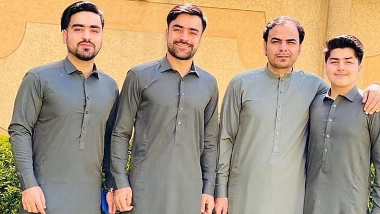 રાશિદ ખાનની મહેનત રંગ લાવી અને તેમણે 18 ઓક્ટોબર 2015ના રોજ ઝિમ્બામ્વે વિરુદ્ધ અફધાનિસ્તાન માટે વનડે ડેબ્યુ કર્યું હતુ. તેજ વર્ષે 26 ઓક્ટોબરના રોજ ઝિમ્બામ્વે વિરુદ્ધ તેમણે ટી20 ઈન્ટરનેશનલ ડેબ્યુ કર્યું હતુ. જૂન 2018માં તેમણે ભારત વિરુદ્ધ અફઘાનિસ્તાનમાં ડેબ્યુ કરવાની તક મળી હતી.