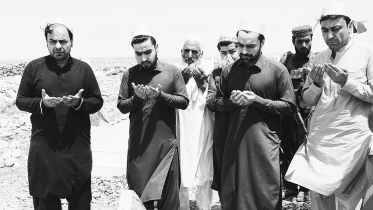 તમને જણાવી દઈએ કે, તાલિબાનના કબ્જામાં આવ્યા બાદ અફઘાનિસ્તાનમાં ખુબ ખરાબ હાલત થઈ હતી. આ સમયે પણ તે તેના દેશની સાથે ઉભો હતો અને રાશિદ ખાને સોશિયલ મીડિયા પર કેટલીક પોસ્ટ પણ કરી હતી.