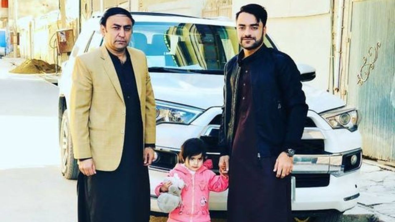 2019 ક્રિકેટ વર્લ્ડ કપ પછી, રાશિદને ત્રણેય ફોર્મેટમાં અફઘાનિસ્તાન ક્રિકેટ ટીમના કેપ્ટન તરીકે નિયુક્ત કરવામાં આવ્યો હતો. કેપ્ટન તરીકે તેની પ્રથમ ટેસ્ટ મેચ સપ્ટેમ્બર 2019ના રોજ બાંગ્લાદેશ વિરુદ્ધ હતી. અહિ તેમણે રેકોર્ડનો ઢગલો કરી નાંખ્યો હતો.