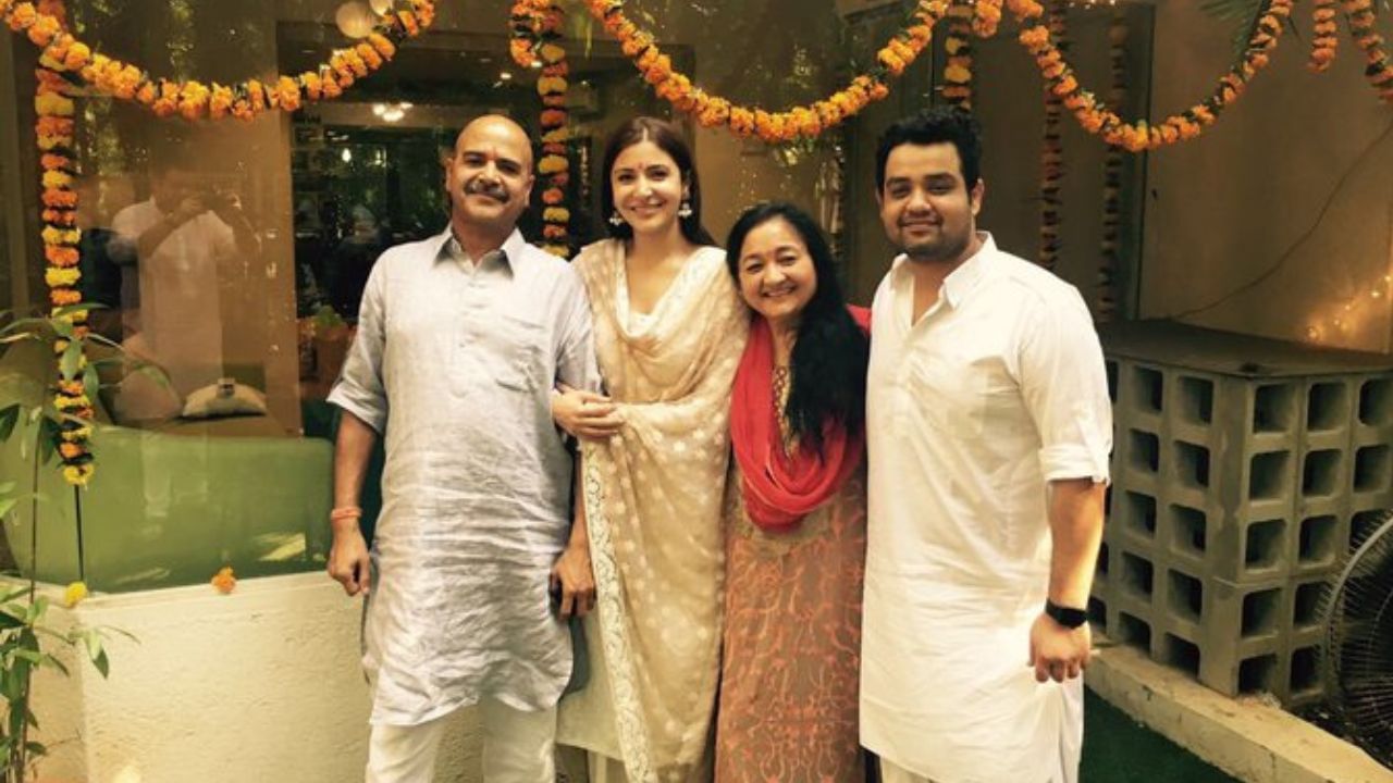 Anushka Sharma family (4)