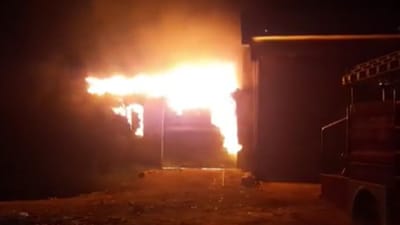 Rajkot : એક ફાયર બ્રિગેડ ખરાબ, બીજાનું પાણી પુરુ, ત્રીજાએ આવી ગેરેજમાં લાગેલી આગ પર મેળ્યો કાબૂ, જુઓ Video