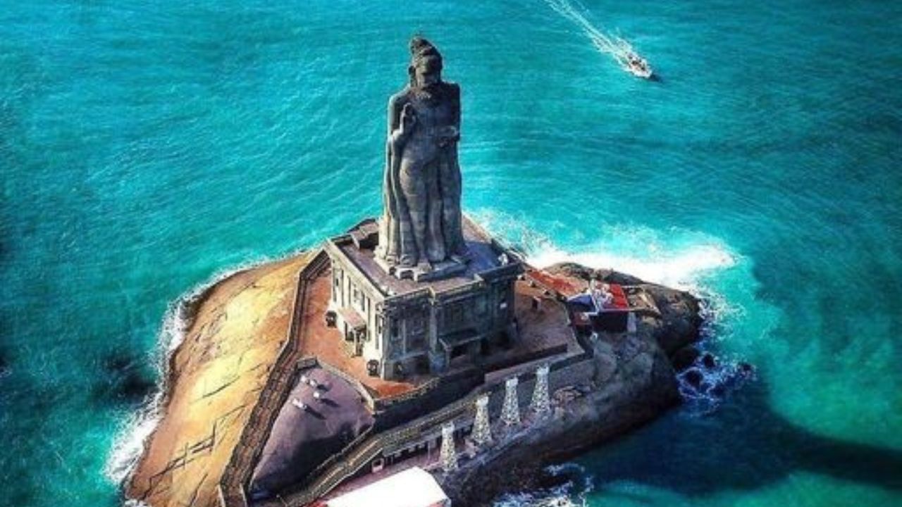 This giant statue near the Vivekananda Rock Memorial is a popular attraction among history buffs and architecture lovers. It is dedicated to a prominent Tamil poet and philosopher Thiruvalluvar. The 133 feet tall statue stands on a 38 feet high seat. This place holds cultural importance. (Photo: Amazing India)