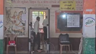 મહીસાગર : સંતરામપુરના પરથમપુરમાં બૂથ કેપ્ચરિંગની ઘટના બાદ ફેરમતદાન, જુઓ Video