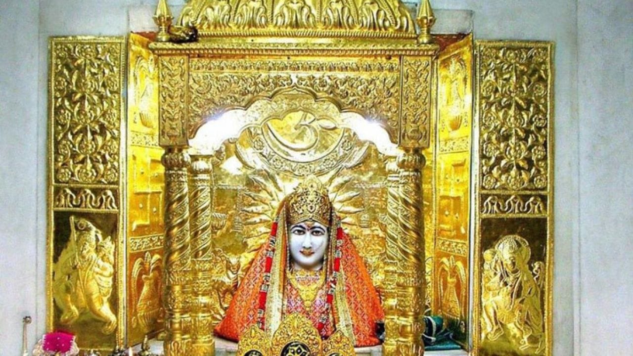 Haridwar Shakti Peeth:હિન્દુ ધર્મમાં અનેક દેવી-દેવતાઓની પૂજા કરવામાં આવે છે. તમામ દેવી-દેવતાઓનું પોતપોતાનું વિશેષ મહત્વ છે. એ જ રીતે લોકો મનસા દેવીની પણ ખૂબ જ ભક્તિપૂર્વક પૂજા કરે છે. પંચકુલામાં સ્થિત માતા મનસા દેવીનું મંદિર 51 શક્તિપીઠોમાંથી એક છે.