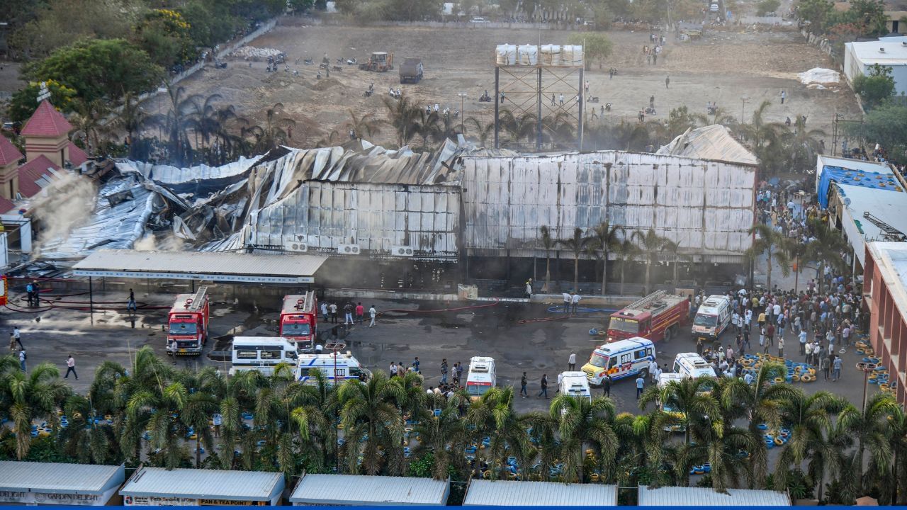 આગ કેવી રીતે લાગી તેની તપાસ કરવામાં આવી રહી છે. પ્રાથમિક તપાસમાં આગ લાગવાનું કારણ ઇલેક્ટ્રિકલ શોર્ટ સર્કિટ હોવાનું કહેવાય છે. રાજકોટ કલેક્ટર પ્રભવ જોષીએ મીડિયાને જણાવ્યું હતું કે ગેમ ઝોનમાં વીજળીનું ભારણ વધુ છે. ગરમીના કારણે વીજ વાયરિંગ લોડને હેન્ડલ કરી શક્યું ન હતું, જેના કારણે શોર્ટ-સર્કિટ અને આગ લાગી હતી.