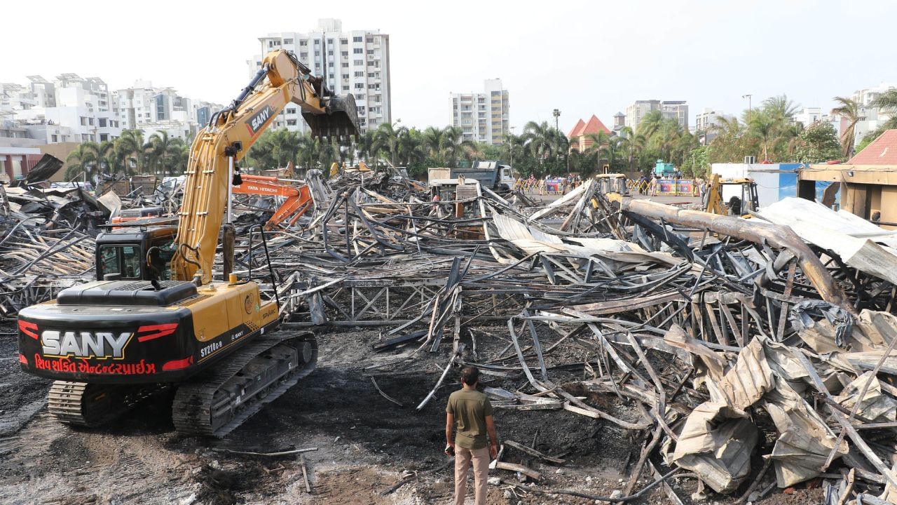 માહિતી અનુસાર, TRP ગેમ ઝોનની શરૂઆત વર્ષ 2020માં કરવામાં આવી હતી. તે 2 એકર જમીનમાં બનાવવામાં આવ્યું હતું. ગેમ ઝોન મોટા ટીન શેડ હેઠળ બનાવવામાં આવ્યો હતો. ગરમીથી બચવા માટે તેમાં મોટા એર-કન્ડિશનર લગાવવામાં આવ્યા હતા. અકસ્માતમાં ટીન શેડનો એક ભાગ પણ ધરાશાયી થયો હતો.