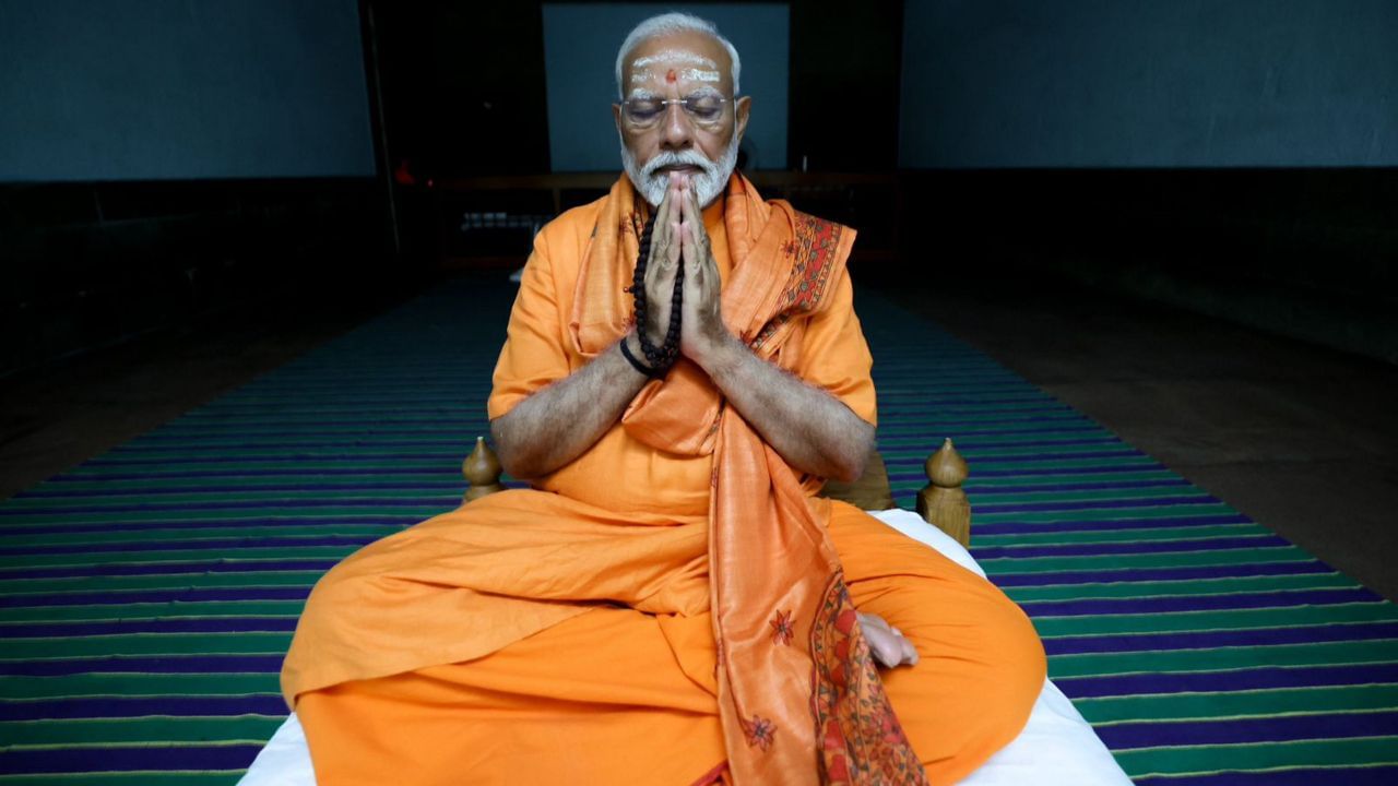 PM Modi is sitting in meditation from 6.45 pm on Thursday, which will now continue till 3 pm on June 1 and thus Prime Minister Modi will sit in meditation for 45 hours.