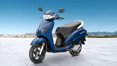 Honda Activaની સ્કૂટરની શરૂઆતની કિંમત રૂ. 80 હજારથી ઓછી છે, અમદાવાદમાં ACTIVA STD વેરિઅન્ટની કિંમત રૂ. 77,692 (એક્સ-શોરૂમ) છે. રિપોર્ટ્સ અનુસાર, આ સ્કૂટર એક લીટરમાં 60 kmpl સુધીની માઈલેજ આપે છે.