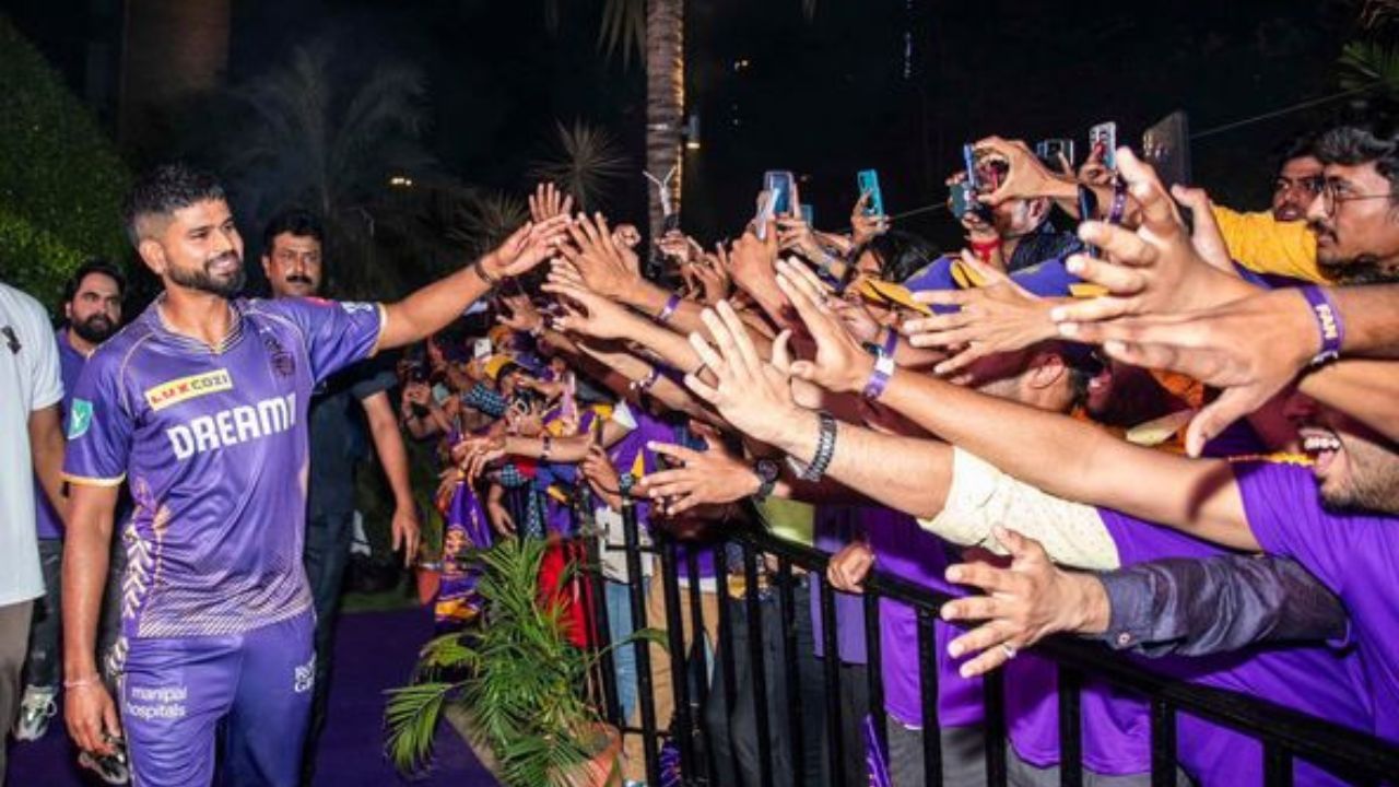  ઈંગ્લેન્ડ સામેની ODI સીરિઝની પ્રથમ મેચમાં ભારત તરફથી રમતી વખતે તેના ડાબા ખભામાં ઈજાના કારણે તે IPL 2021 ની અડધી સિઝન ચૂકી ગયો હતો. તેણે દિલ્હી કેપિટલ્સ માટે છ મહિનાના ગાળા પછી પુનરાગમન કર્યું. 2022 IPL ઓક્શનમાં  અય્યરને કોલકાતા નાઈટ રાઈડર્સે ₹ 12.25 કરોડમાં ખરીદ્યો હતો. તેને ટીમનો કેપ્ટન બનાવવામાં આવ્યો. 