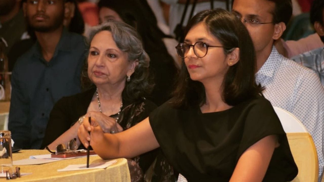 આ પહેલા AAP સાંસદ સ્વાતિ માલીવાલે સોશિયલ મીડિયા પ્લેટફોર્મ X પર એક પોસ્ટ શેર કરી હતી, તેણે લખ્યું હતું કે મારી સાથે ખૂબ જ ખરાબ ઘટના બની છે. મેં દિલ્હી પોલીસમાં મારું નિવેદન નોંધ્યું છે.