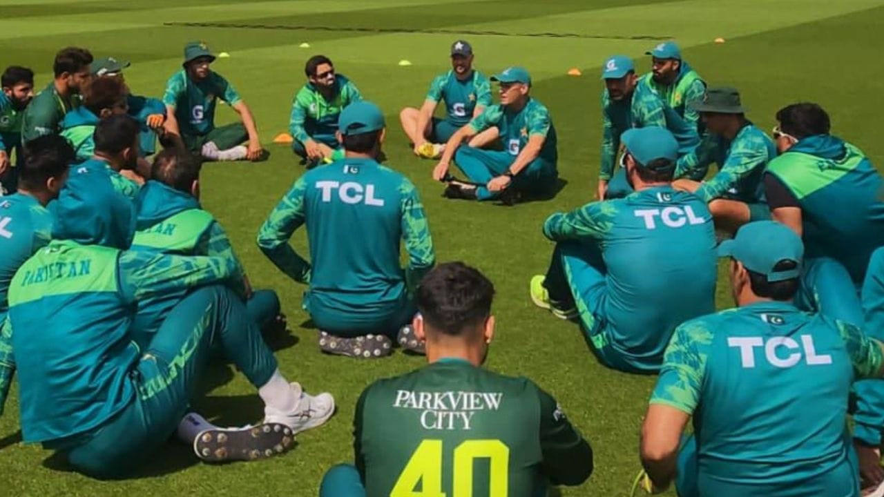 ભારતના ચાહકો સ્ટાર સ્પોર્ટ્સ નેટવર્ક પર ટીવી પર T20 વર્લ્ડ કપની મેચો જોઈ શકશે. સ્ટાર સ્પોર્ટસ પર વર્લ્ડકપનું સીધું પ્રસારણ કરવામાં આવશે. હોટસ્ટાર પર ટી20 વર્લ્ડકપનું પ્રસારણ તમે ફ્રીમાં જોઈ શકશો.