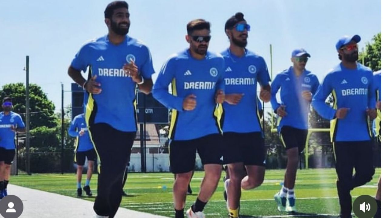 ભારતીય સમયઅનુસાર આ મેચ સાંજે 8 કલાકે શરુ થશે. ભારતમાં ક્રિકેટ ચાહકો ટીવી પર સ્પોર્ટસ નેટવર્ક પર વર્લ્ડકપ મેચ લાઈવ જોઈ શકે છે. તેમજ મોબાઈલ અને ટેબલેટના યુઝર ડિઝ્ની હોસ્ટસ્ટાર એપ પર લાઈવ સ્ટ્રીમનો આનંદ લઈ શકે છે.