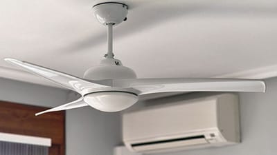 મે-જૂન મહિનાની ગરમી ચરમસીમાએ છે. આખે દેશ ગરમીની લપેટમાં છે. મોટાભાગની શાળાઓમાં ઉનાળાની રજાઓ જાહેર કરવામાં આવી છે. ગરમીથી બચવા લોકો હવે કુલર, પંખા અને એસીનો ઉપયોગ કરવા લાગ્યા છે. લોકો પોતાના બજેટ પ્રમાણે ગરમીથી બચવા માટે ઉપાય અજમાવતા હોય છે.