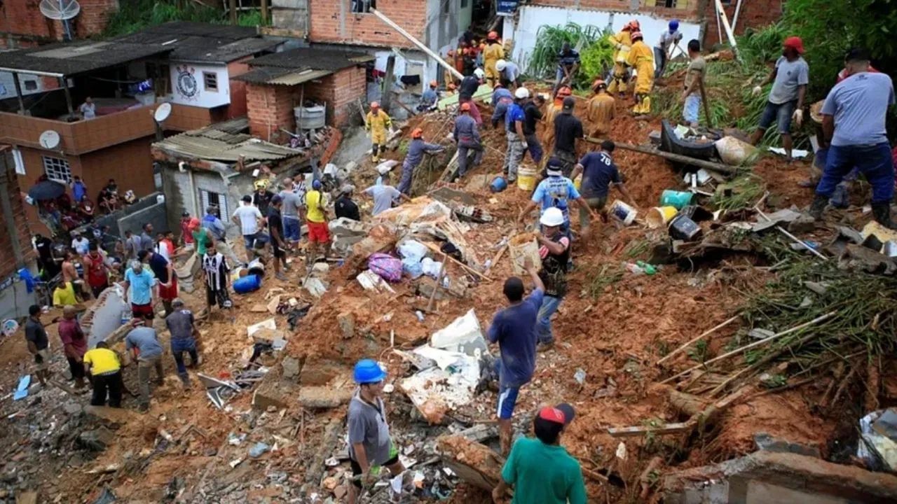 brazil heavy rain and landslide many died (3)