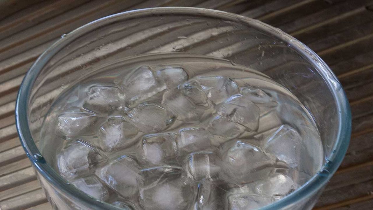 ice face water