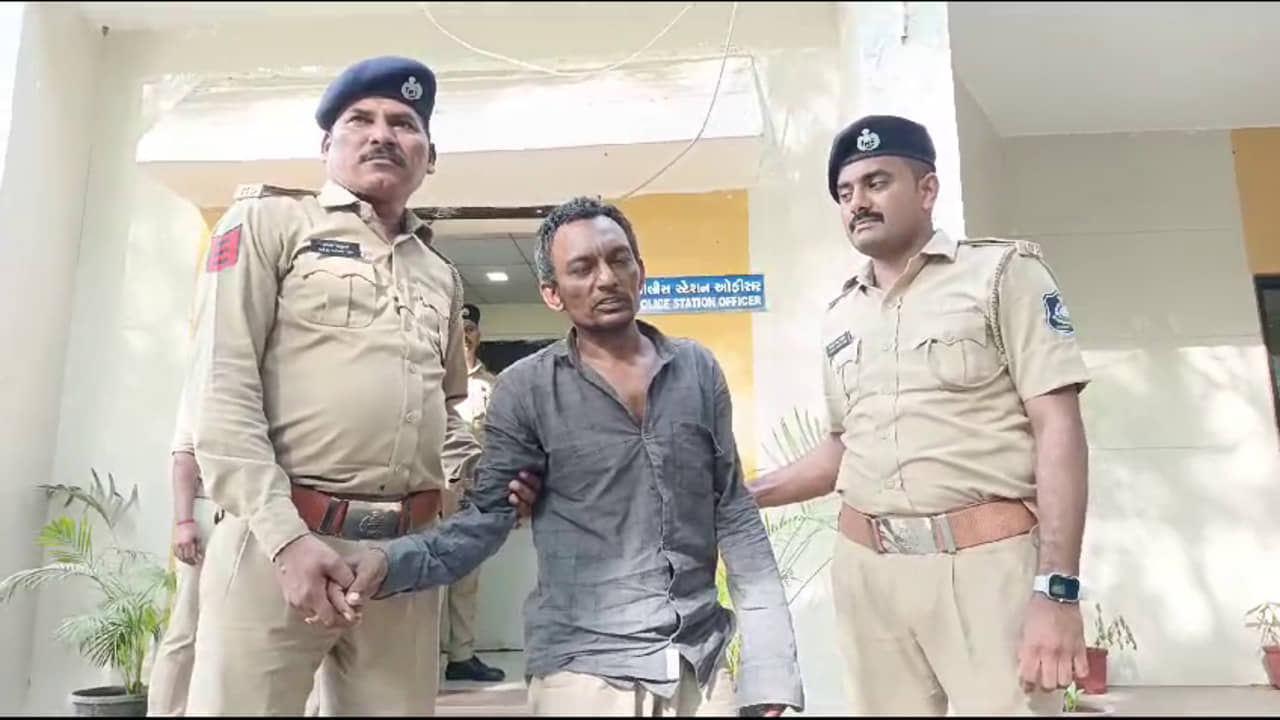 ભરૂચ : થામ – દેરોલ હાઇવે પર જૈન મુનિઓ પર હુમલો થયો, પોલીસે એકની ધરપકડ કરી, જુઓ વીડિયો