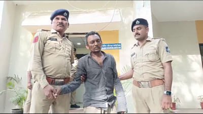 ભરૂચ : થામ - દેરોલ હાઇવે પર જૈન મુનિઓ પર હુમલો થયો, પોલીસે એકની ધરપકડ કરી, જુઓ વીડિયો ભરૂચ : થામ - દેરોલ હાઇવે પર જૈન મુનિઓ પર હુમલો થયો, પોલીસે એકની ધરપકડ કરી, જુઓ વીડિયો