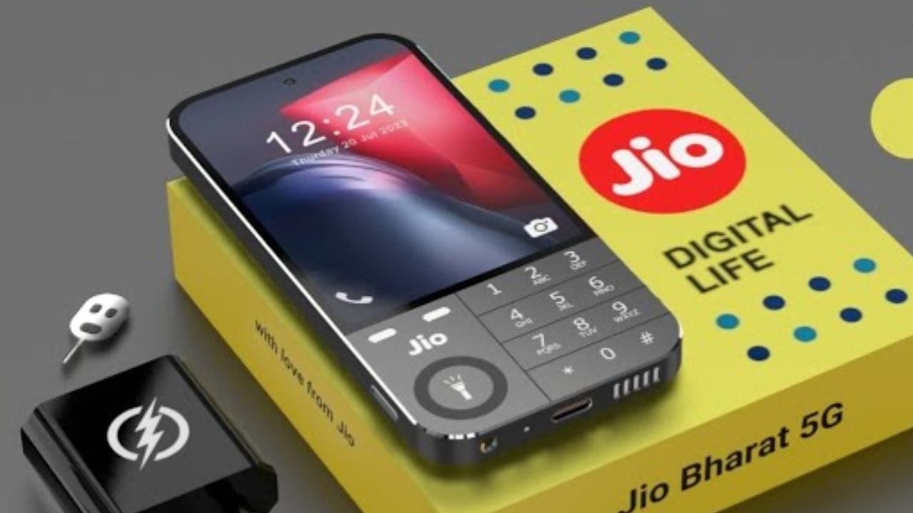 હવે જો આપણે આ Jio 5G સ્માર્ટફોનની બેટરી વિશે વાત કરીએ તો, આ સ્માર્ટફોનમાં 5000mAhની શાનદાર બેટરી છે, જેને તમે 33w ફાસ્ટ ચાર્જરનો ઉપયોગ કરીને સરળતાથી ચાર્જ કરી શકો છો. આ સ્માર્ટફોનને સંપૂર્ણ ચાર્જ થવામાં માત્ર 30 મિનિટનો સમય લાગે છે અને ચાર્જિંગ પૂર્ણ થવામાં 2 દિવસનો સમય લાગે છે. 