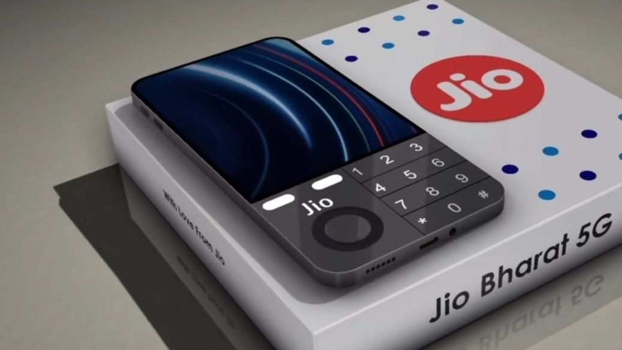 હવે ઘણા લોકો પૂછી રહ્યા છે કે Jio 5G સ્માર્ટફોન ક્યારે લૉન્ચ થશે, તો અમે તેના વિશે માહિતી આપવા માગીએ છીએ કે હજુ સુધી આ સ્માર્ટફોનના લૉન્ચની કોઈ સત્તાવાર તારીખ પ્રાપ્ત થઈ નથી, પરંતુ મીડિયા રિપોર્ટ્સ અનુસાર આ સ્માર્ટફોન જૂનના બીજા કે ત્રીજા સપ્તાહમાં લોન્ચ થવાની સંભાવના છે.