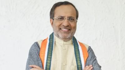 પોરબંદર પેટાચૂંટણીમાં કોંગ્રેસ છોડીને ભાજપમાં આવેલા અર્જૂન મોઢવાડીયાની જીત થઈ છે. અર્જુન મોઢવાડિયાને કુલ 1,33,163 મત મળ્યા હતા. અર્જુન મોઢવાડિયાએ કોંગ્રેસના ઉમેદવાર રાજુ ઓડેદરાને હરાવ્યા છે. 