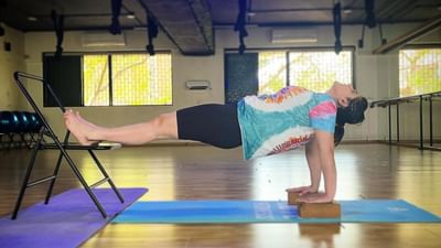 જ્યારે પોતાના સ્વાસ્થ વિશે વાત આવે છે, ત્યારે સૌ કોઈ લોકો પોતાના સ્વાસ્થ પર ધ્યાન આપે છે અને આ મામલે સેલિબ્રેટી પણ આવી છે પોતાના શૂટિંગની ભાગદોડ ભરી લાઈફમાં સ્ટાર પણ પોતાને હેલ્ધી રાખવા માટે સમય લે છે, આ બોલિવુડ સ્ટાર પોતાના ચાહકોને મેટિવેટ કરતા પણ જોવા મળ્યા છે.