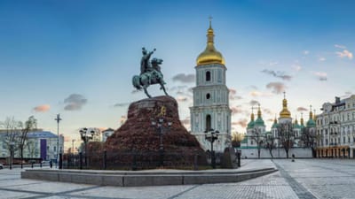 Ukraine : 3540 ડોલર માથાદીઠ આવક સાથે યુક્રેન યુરોપનો સૌથી ગરીબ દેશ છે. યુક્રેન એક સમયે યુએસએસઆરમાં બીજી સૌથી મોટી અર્થવ્યવસ્થા ધરાવતું હતું. પરંતુ રશિયા સાથેના યુદ્ધના કારણે યુક્રેન હાલ ગરીબીનો સામનો કરી રહ્યું છે.