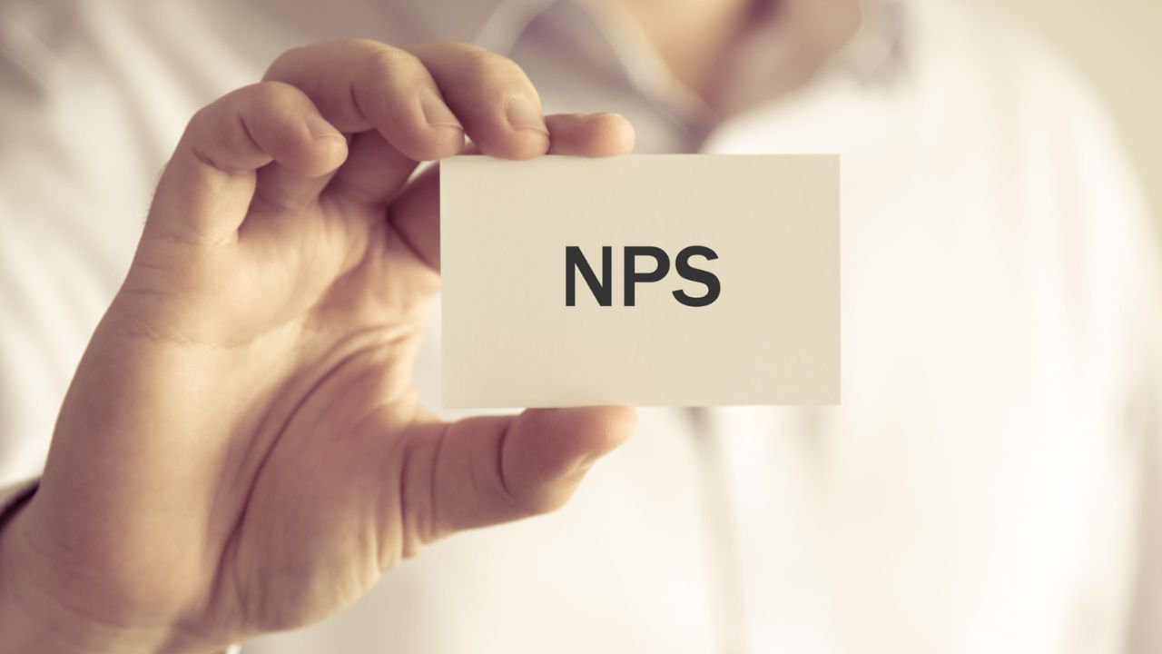 નેશનલ પેન્શન સ્કીમ (NPS) એ એક રોકાણનું માધ્યમ છે, જેમાં તમે પૈસા જમા કરીને મોટી રકમ ઊભી કરી શકો છો. જે લોકો ગેરેંટેડ રિટર્ન મેળવવા માંગે છે તેઓ NPSમાં રોકાણ કરી શકે છે. 