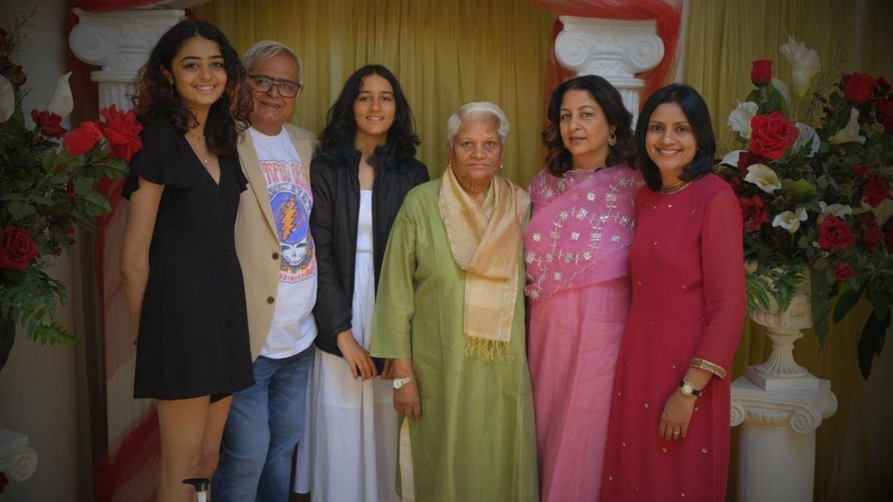Hansal Mehta family (4)