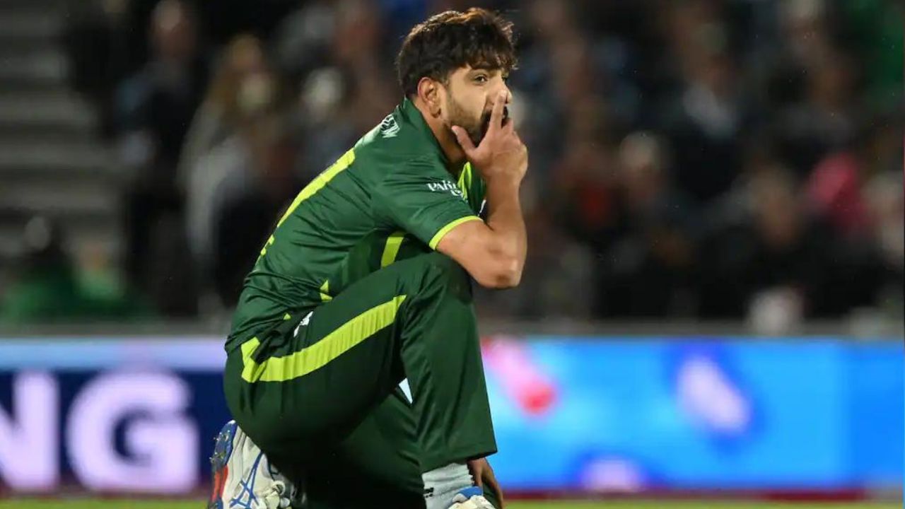 T20 WC: 'બોલ ફેંક્યા બાદ માથે હાથ રાખીને બેસવું, ફિલ્ડિંગની સમજ નથી' પૂર્વ કેપ્ટને પાકિસ્તાની ખેલાડીની ઉડાવી મજાક