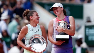 પેરિસમાં આયોજિત ફ્રેન્ચ ઓપન ગ્રાન્ડ સ્લેમ ટૂર્નામેન્ટની વિમેન્સ સિંગલ્સની ફાઈનલમાં 23 વર્ષની ખેલાડી ઈગા સ્વાન્ટેકે ઈટાલીની યાસ્મીન પાઓલિનીને 6-2, 6-1થી હરાવી કારકિર્દીનું પાંચમું ગ્રાન્ડ સ્લેમ ટાઈટલ જીત્યું હતું.