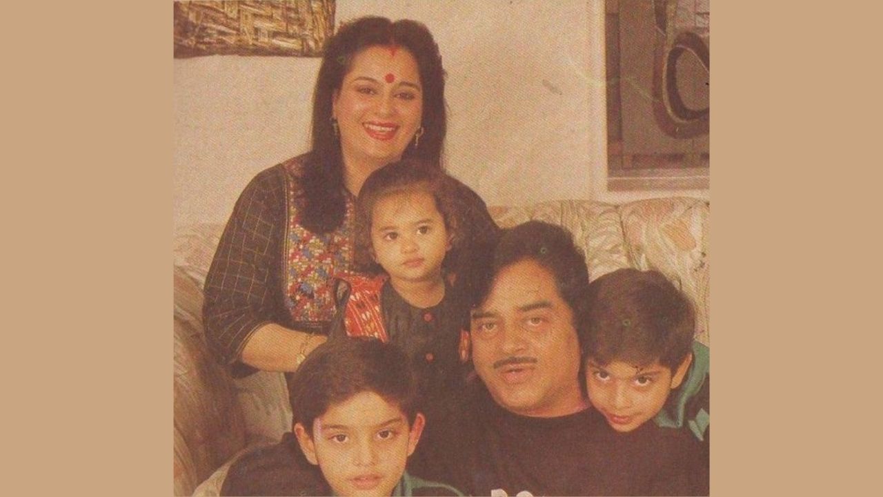 Shatrughan Sinha family (11)