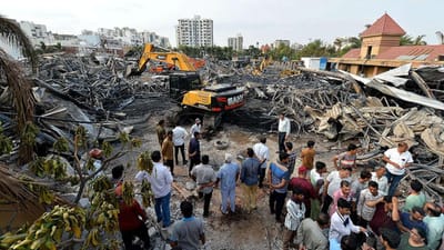 Rajkot Fire Accident : રાજકોટ અગ્નિકાંડ કેસમાં SIT એ વધુ 2 RMCના અધિકારીની કરી ધરપકડ, જુઓ Video