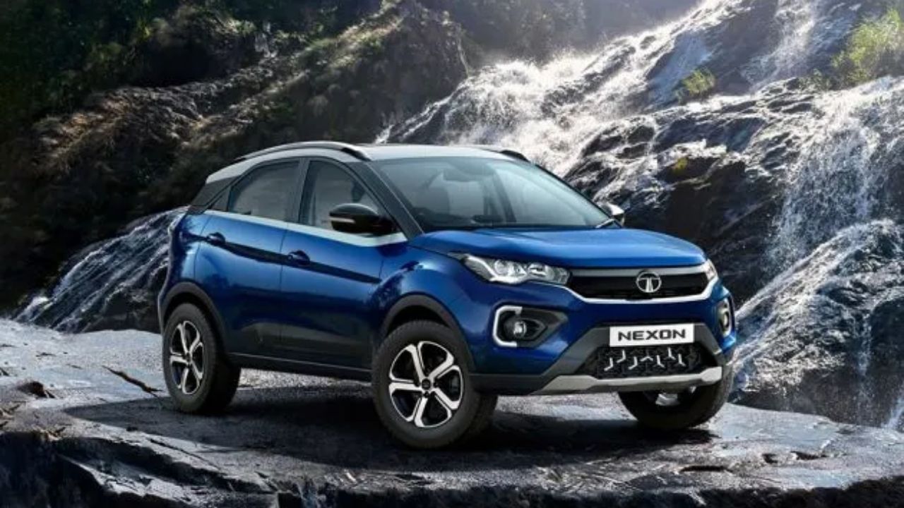 Tata Nexon : ટાટા મોટર્સની આ પોપ્યુલર SUVની શરૂઆતની કિંમત 7,99,990 રૂપિયા (એક્સ-શોરૂમ) થી 14,79,990 રૂપિયા (એક્સ-શોરૂમ) છે.