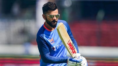 આંતરરાષ્ટ્રીય ક્રિકેટમાં વિરાટ કોહલી સૌથી મોંઘી બેટનો ઉપયોગ કરે છે. કોહલી ઈંગ્લિશ વિલો બેટથી રમે છે, જે આગળના ભાગમાં થોડો વળાંક ધરાવે છે. કોહલીના એક બેટની કિંમત 23,000 રૂપિયા છે. 