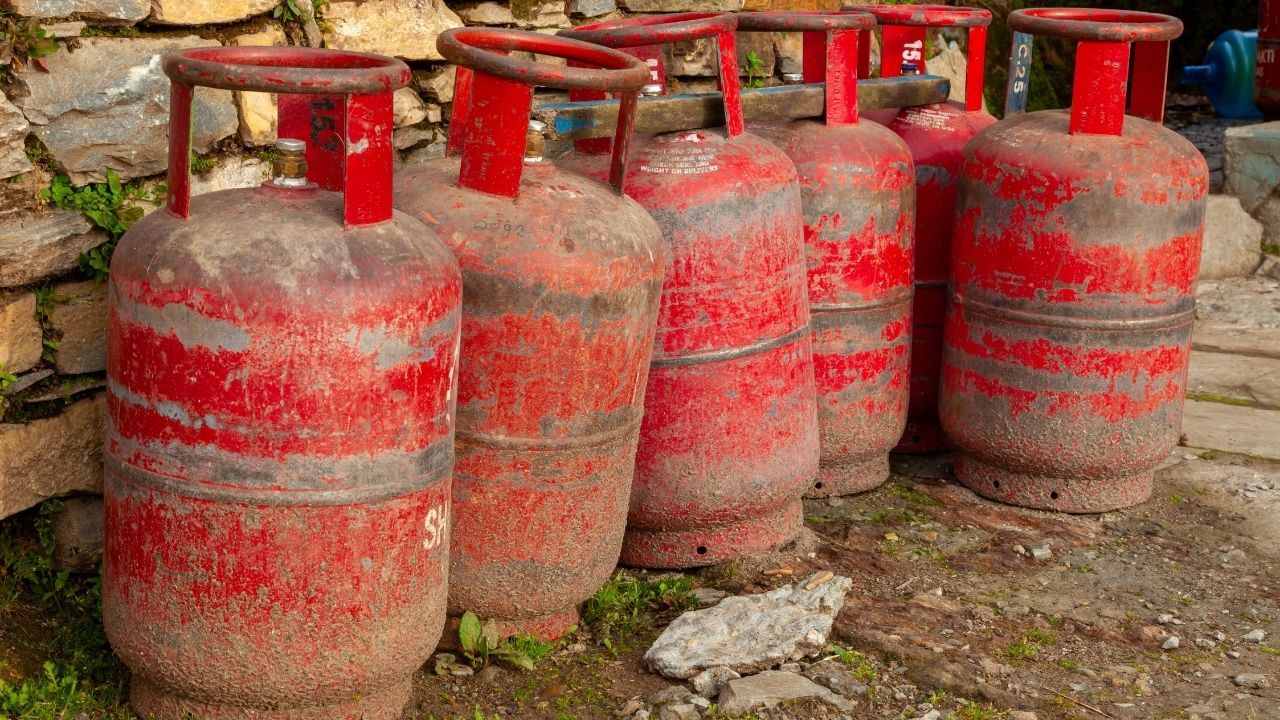 lpg cylinder price 9 month for government scheme continue (3)