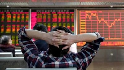 વિશ્વભરના શેરબજારોમાં તેજી જોવા મળી રહી છે. અમેરિકા, યુરોપ અને ભારત સહિત તમામ બજારોમાં જબરદસ્ત તેજી બનેલી છે. તેનો ફાયદો રોકાણકારોને મળી રહ્યો છે. જો કે હવે બજારના રોકાણકારો માટે એક ખરાબ સમાચાર આવ્યા છે. ટોચના યુએસ અર્થશાસ્ત્રી હેરી ડેન્ટે ચેતવણી આપી છે કે 2025માં શેરબજારમાં કડાકો 2008ની નાણાકીય કટોકટી કરતાં પણ વધુ ખરાબ હશે. 