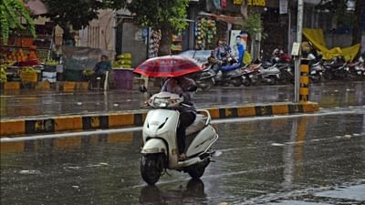 સુરત : વાદળછાયા વાતાવરણ વચ્ચે વરસાદી ઝાપટાં વરસ્યા, જુઓ વીડિયો