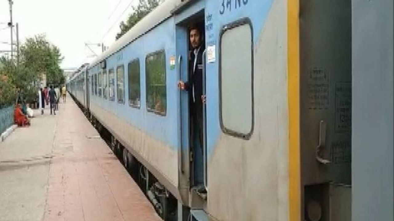 vadodara to mumbai train